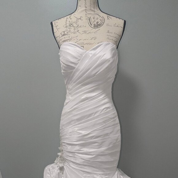 Allure Edition mermaid wedding dress style  P926 Size 6 - Picture 2 of 7
